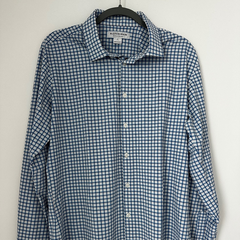 Mizzen + Main Button Down Blue Gingham Style Long Sleeve Shirt
